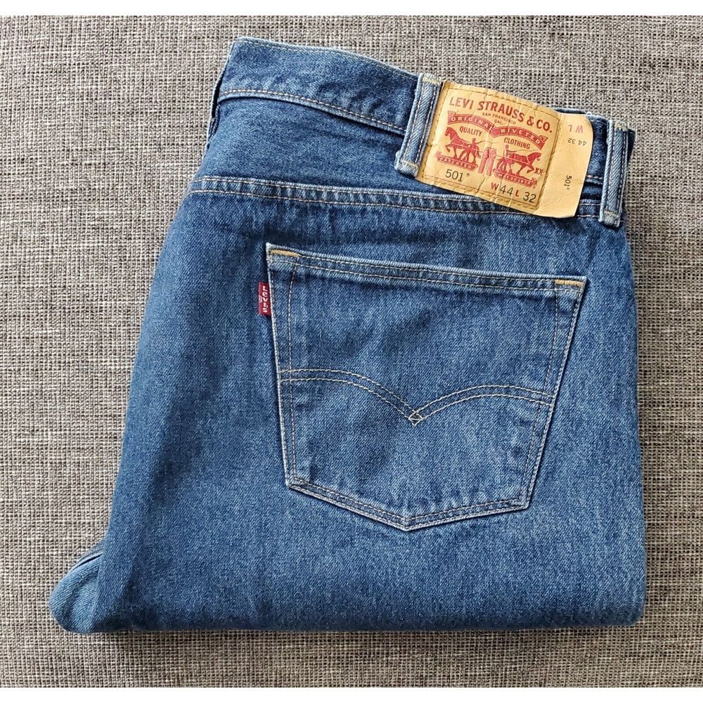 Levi's 501 Jeans Men's Button‎ Fly Medium Wash Demin Straight Fit Size 42 x 30
